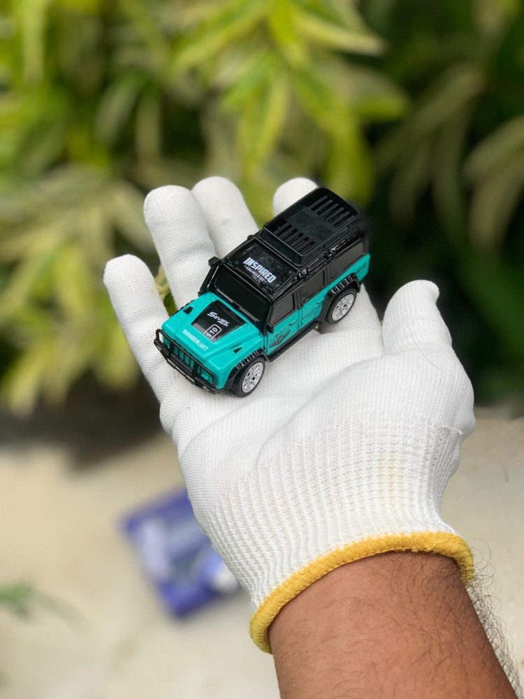 1:64 Defender RC Metal Miniature- Remote Control Fun