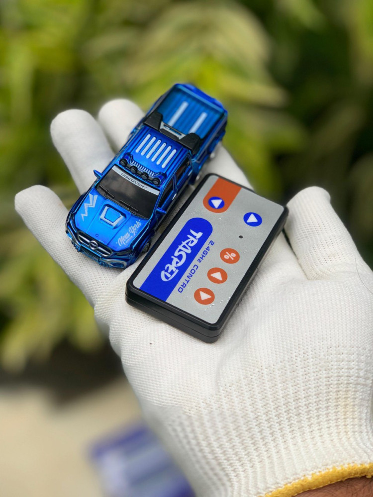 1:64 Pickup RC Metal Miniatures - Remote Control Fun