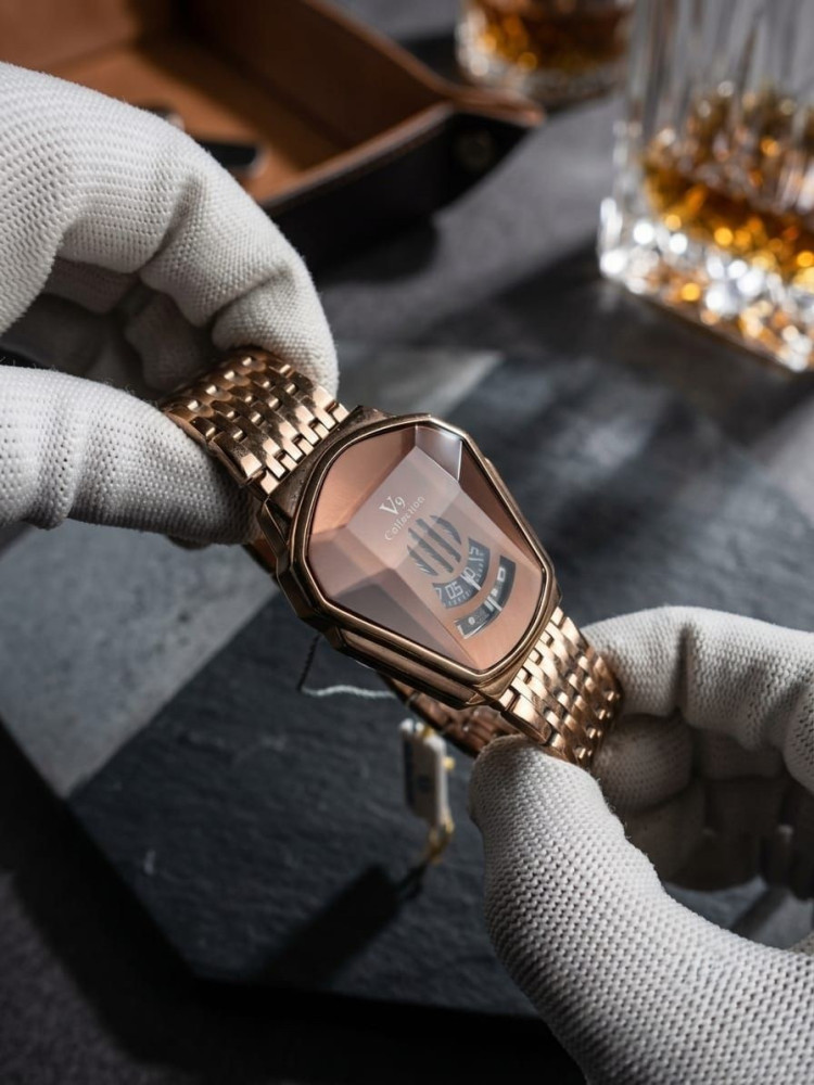 V9 Collection | Luxury Cobra-Shield Stainless Steel Watch