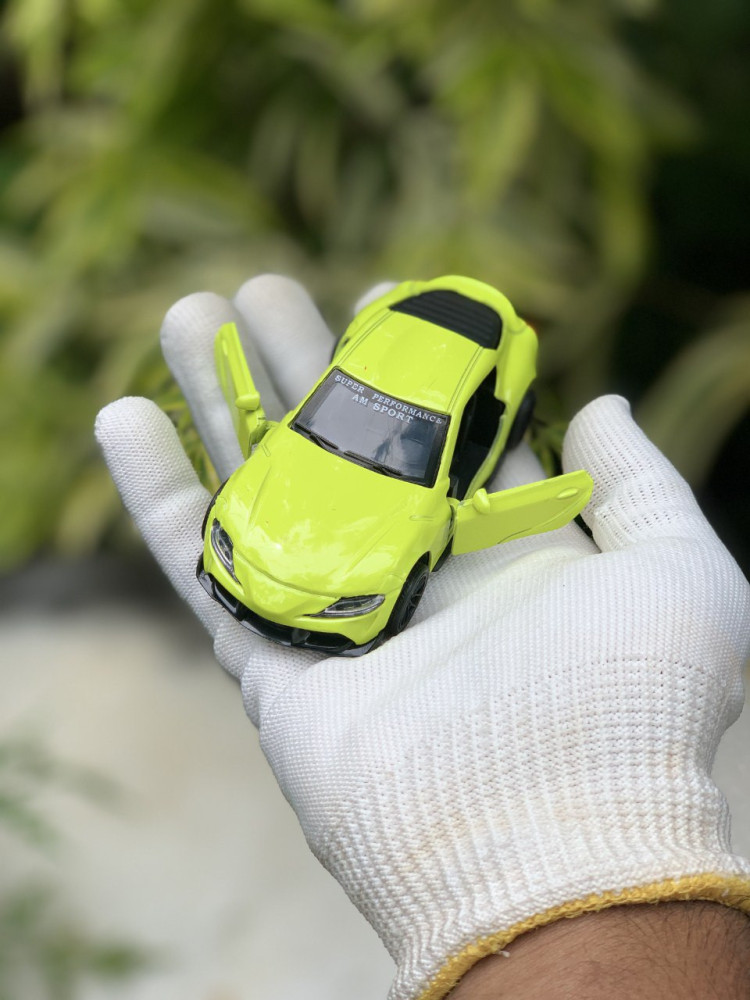 1:43 Toyota Supra - Dynamic Pull-Back Racer