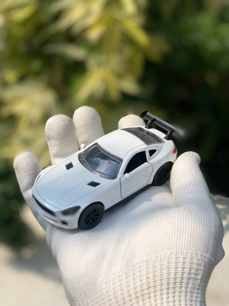 Bring home the thrill of the Mercedes-Benz AMG GTs in miniature 1:43 Scale