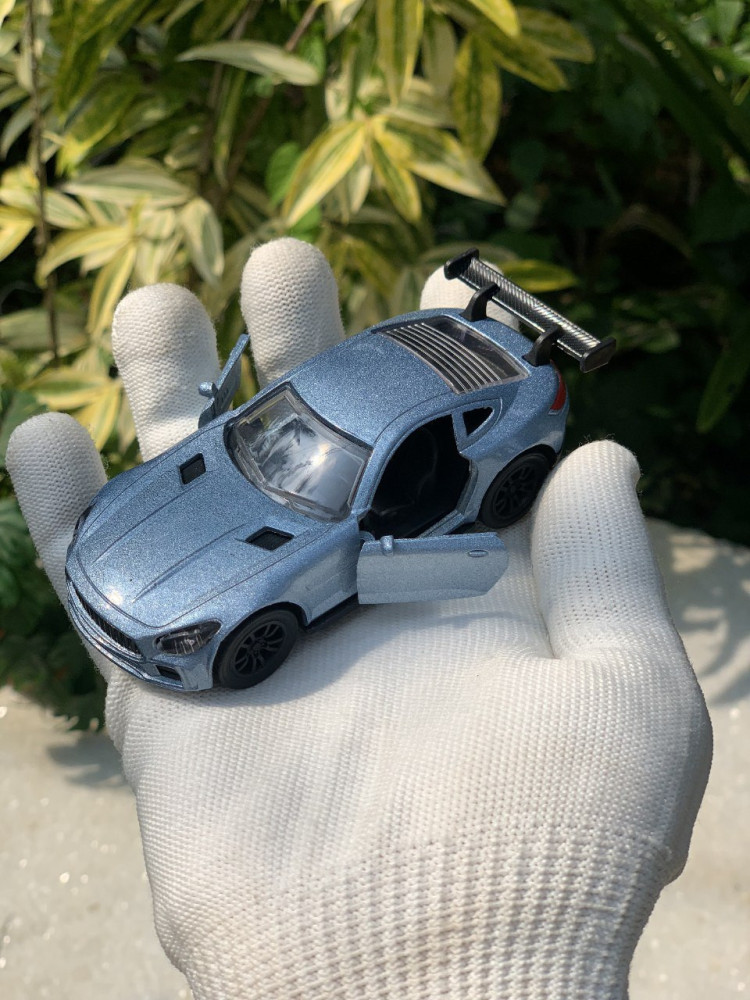 Bring home the thrill of the Mercedes-Benz AMG GTs in miniature 1:43 Scale