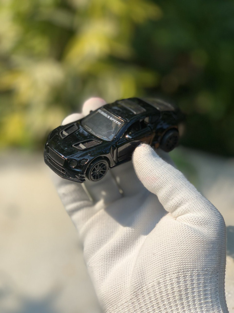 1:43 Bentley Continental GT - Black Racing Elegance