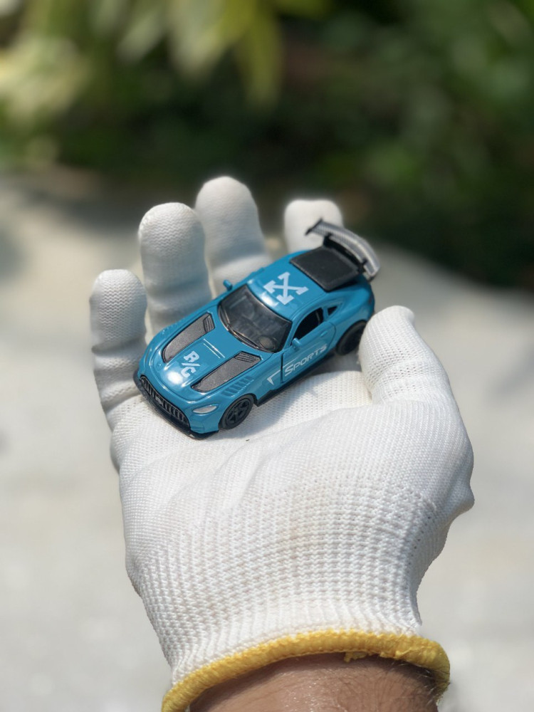 1:64 Benz AMG GT - Pocket-Sized Speed