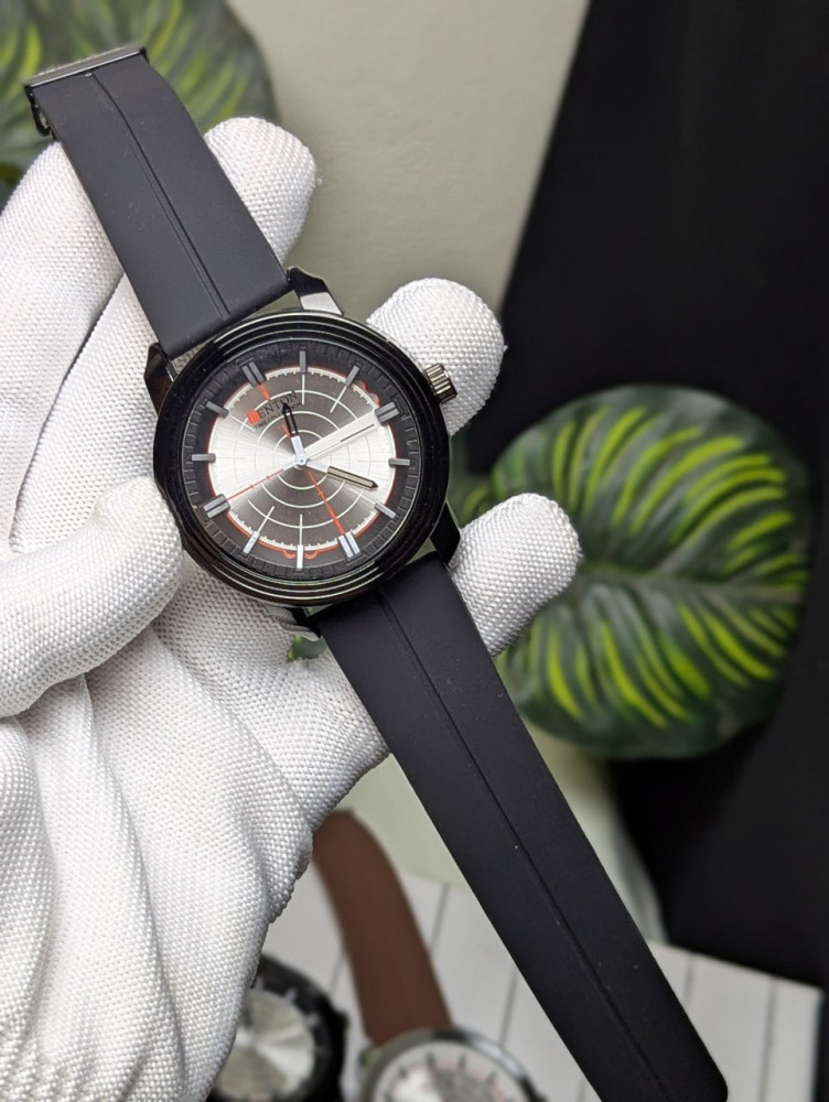 Elevate your wrist game with the Fenton Round Dial Analog Watch