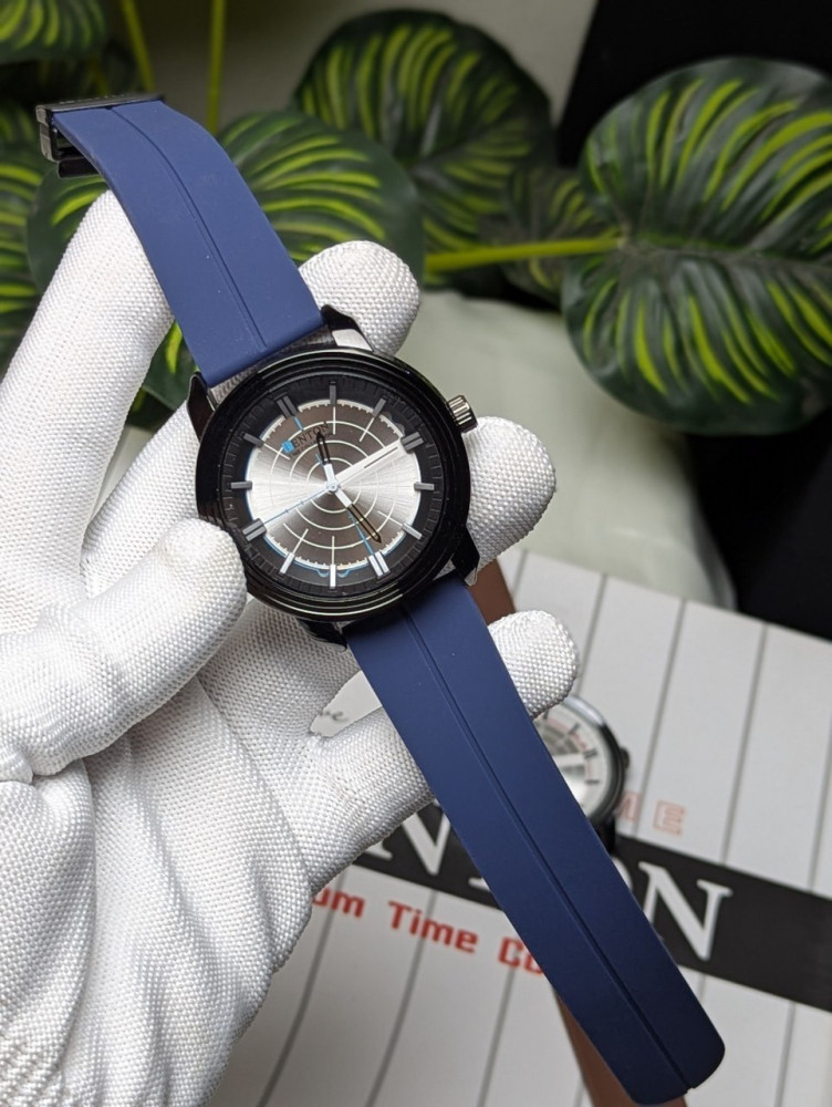 Elevate your wrist game with the Fenton Round Dial Analog Watch