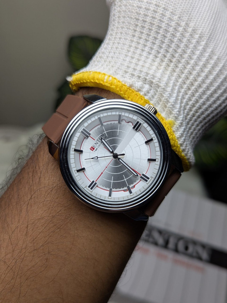 Elevate your wrist game with the Fenton Round Dial Analog Watch