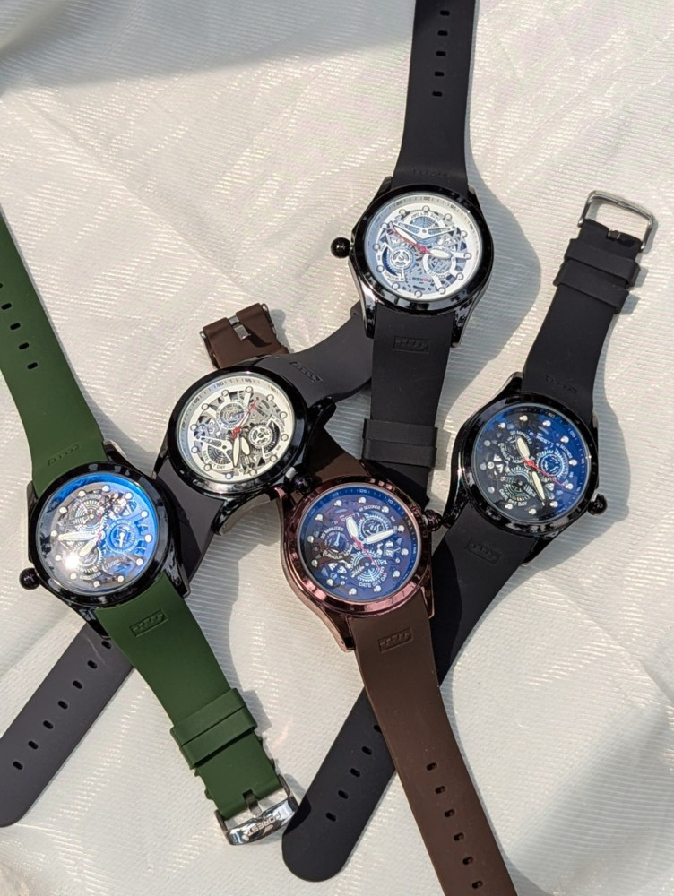 Embrace natural elegance with the Forest Metal Case Analog Watch