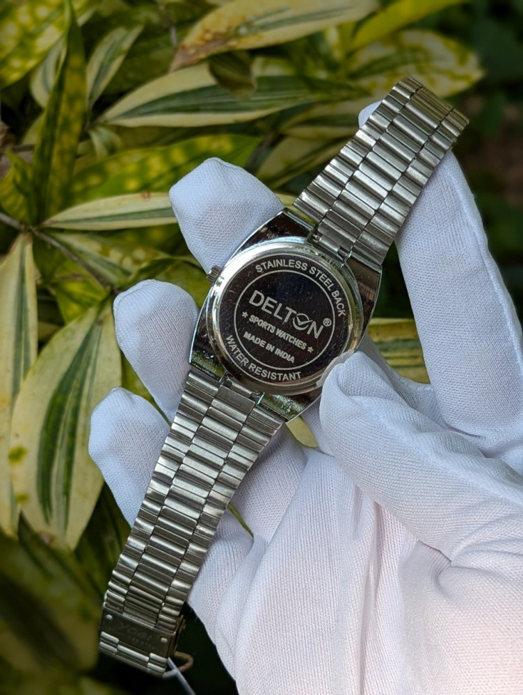 ✨ Elevate your wrist game with the Delton Premium Analog Chain Watch! ✨