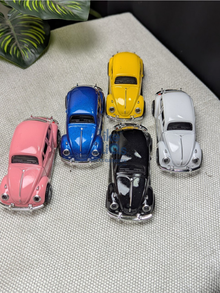 Cruise in classic style with this Volkswagen Beetle vintage 1:43 Scale metal car