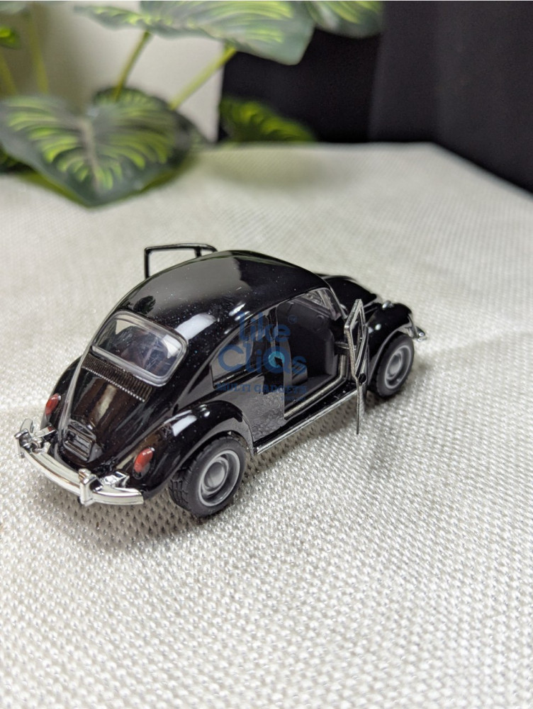 Cruise in classic style with this Volkswagen Beetle vintage 1:43 Scale metal car