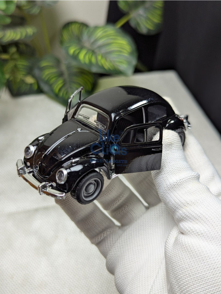 Cruise in classic style with this Volkswagen Beetle vintage 1:43 Scale metal car