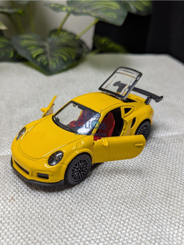 Bring the thrill of the Porsche 911 home with this 1:36 scale metal miniature