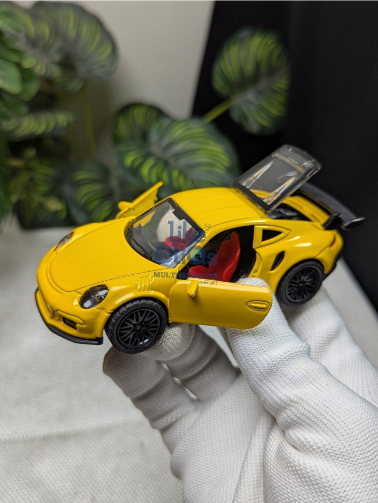 Bring the thrill of the Porsche 911 home with this 1:36 scale metal miniature