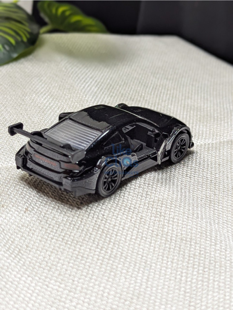 Rev up your collection with this 1:43 scale BMW M2