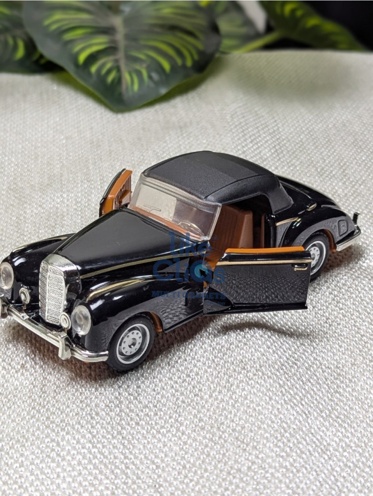 Cruise in classic luxury with the Mercedes-Benz 300S Cabriolet 1:32 scale miniature