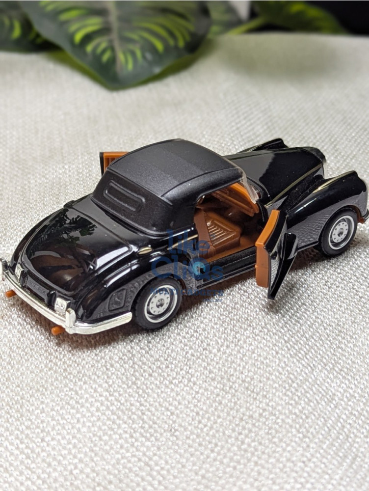 Cruise in classic luxury with the Mercedes-Benz 300S Cabriolet 1:32 scale miniature