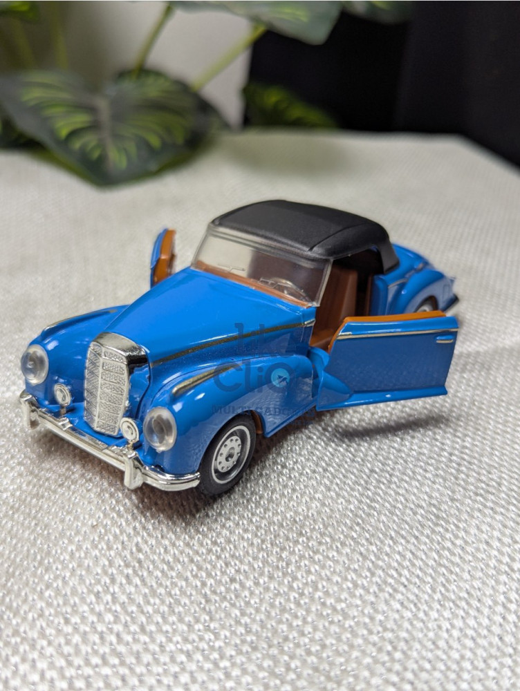 Cruise in classic luxury with the Mercedes-Benz 300S Cabriolet 1:32 scale miniature