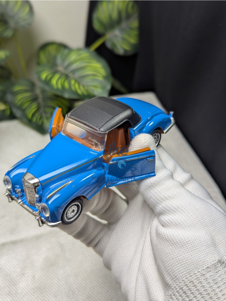 Cruise in classic luxury with the Mercedes-Benz 300S Cabriolet 1:32 scale miniature