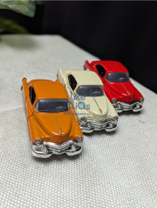 Step back in time with this 1:32 scale vintage Cadillac metal miniature