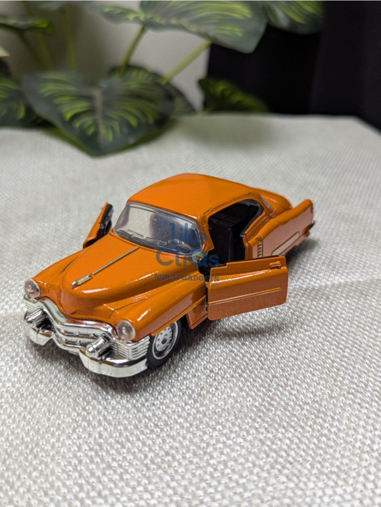 Step back in time with this 1:32 scale vintage Cadillac metal miniature