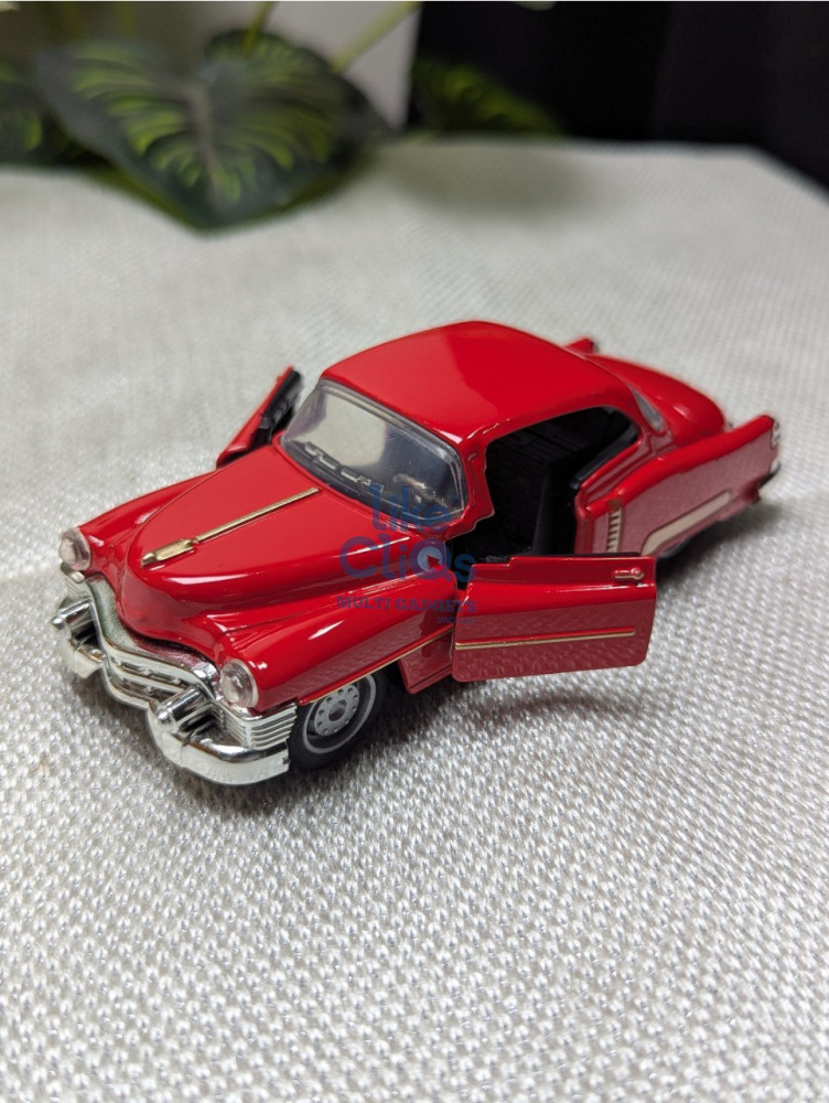 Step back in time with this 1:32 scale vintage Cadillac metal miniature