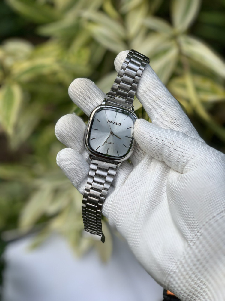 Charming Vintage Design Watch