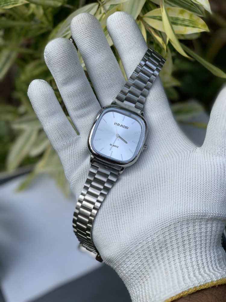 Charming Vintage Design Watch