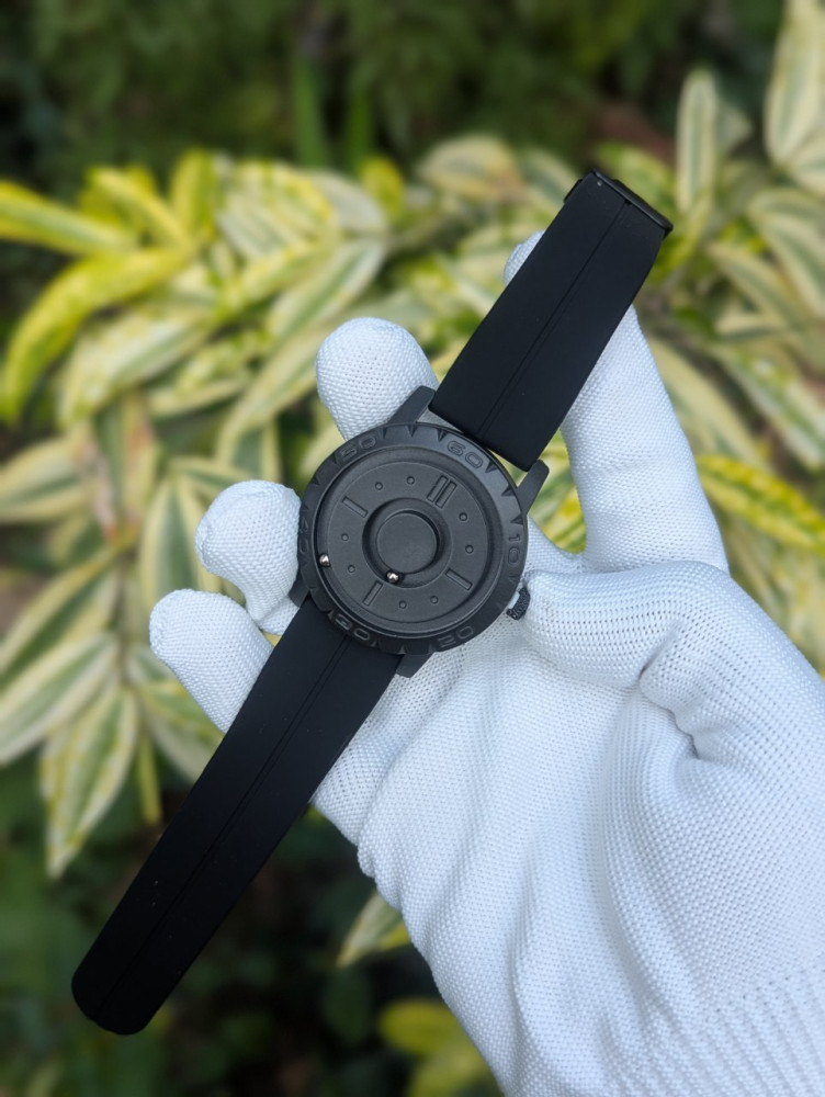 Elevate your style with this premium magnetic watch! (BLACK)