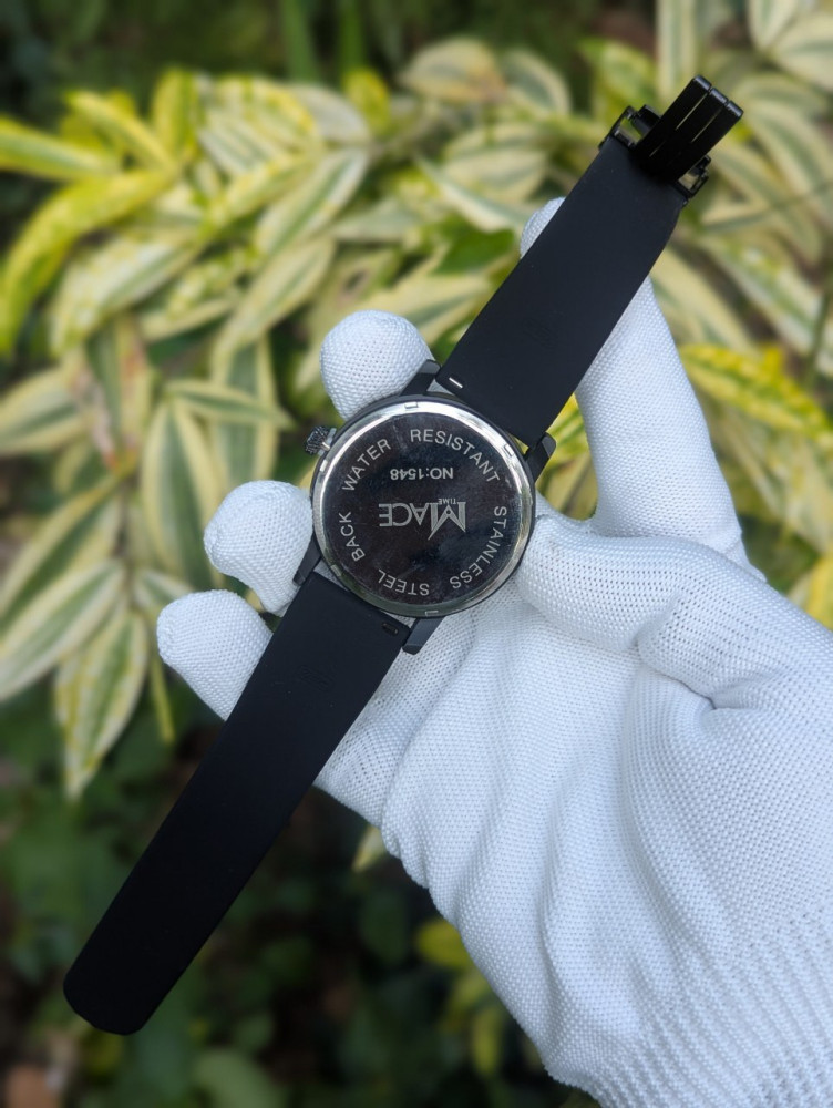 Elevate your style with this premium magnetic watch! (BLACK)