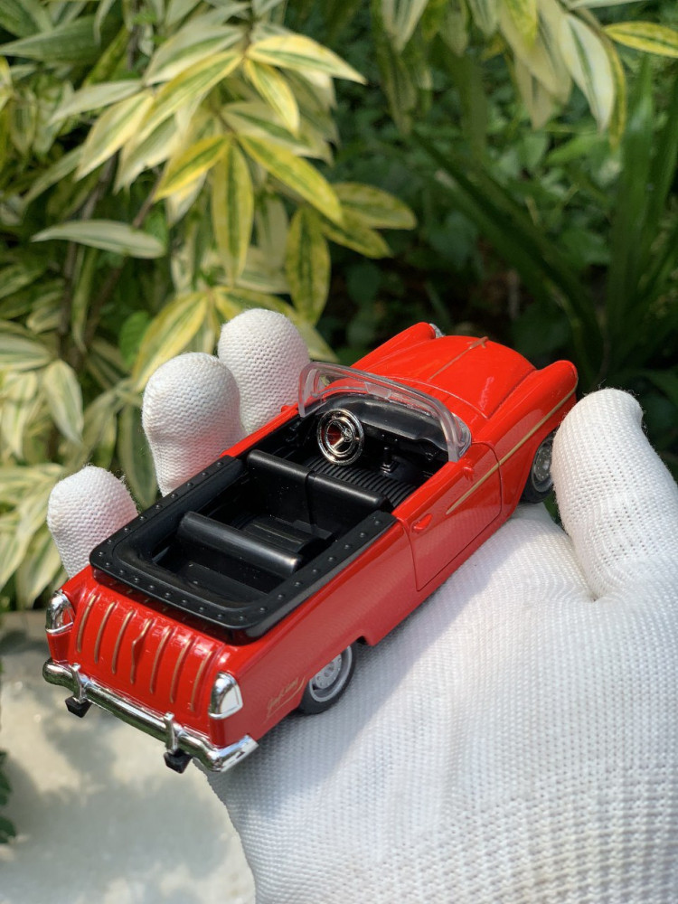1:32 Scale Classic Chevy Convertible - Cruisin' in Style