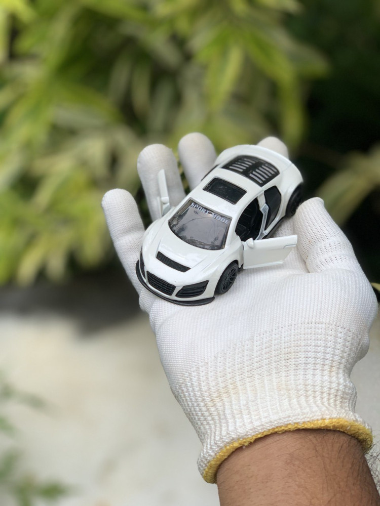 Bring home the sleek Audi R8 with this 1:43 scale miniature