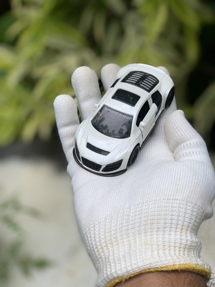 Bring home the sleek Audi R8 with this 1:43 scale miniature