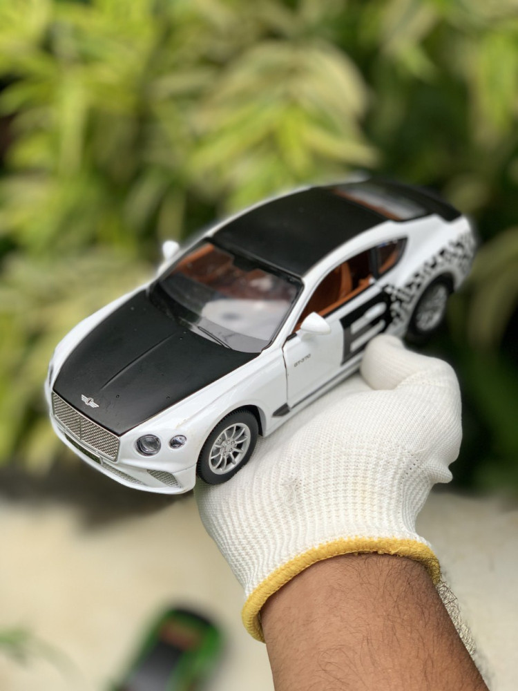 1:24 Bentley GT 370 - Luxury Collector's Dream