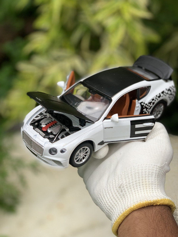 1:24 Bentley GT 370 - Luxury Collector's Dream