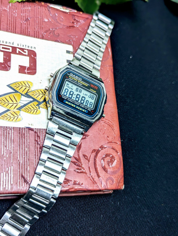 GASIO: Retro Vibes, Modern Tech! ⌚️