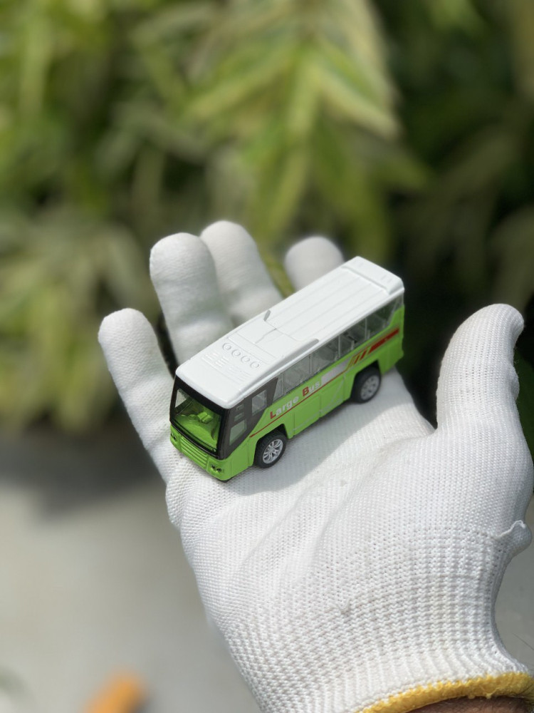 1:64 Metal Bus Miniature - Collectible Ride