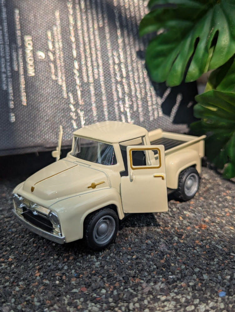 Cruise in retro style with this diecast Ford F100