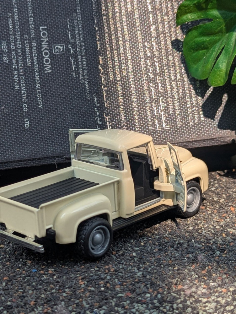 Cruise in retro style with this diecast Ford F100