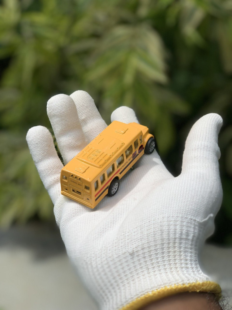 1:64 School Bus Miniature - Classic Yellow Collectible