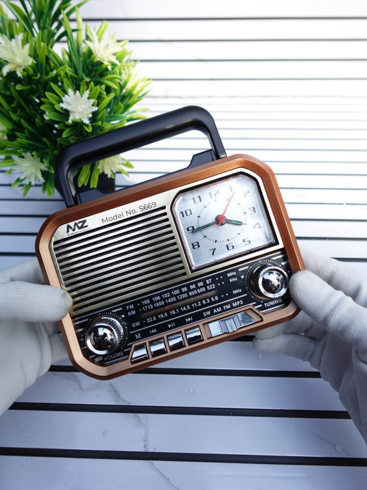 MZ Retro Wireless Radio Speaker with Analog Clock & Premium Watch Combo