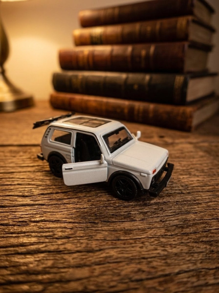 Soviet Legend: Classic Lada Niva 1:32 Scale Diecast Miniature