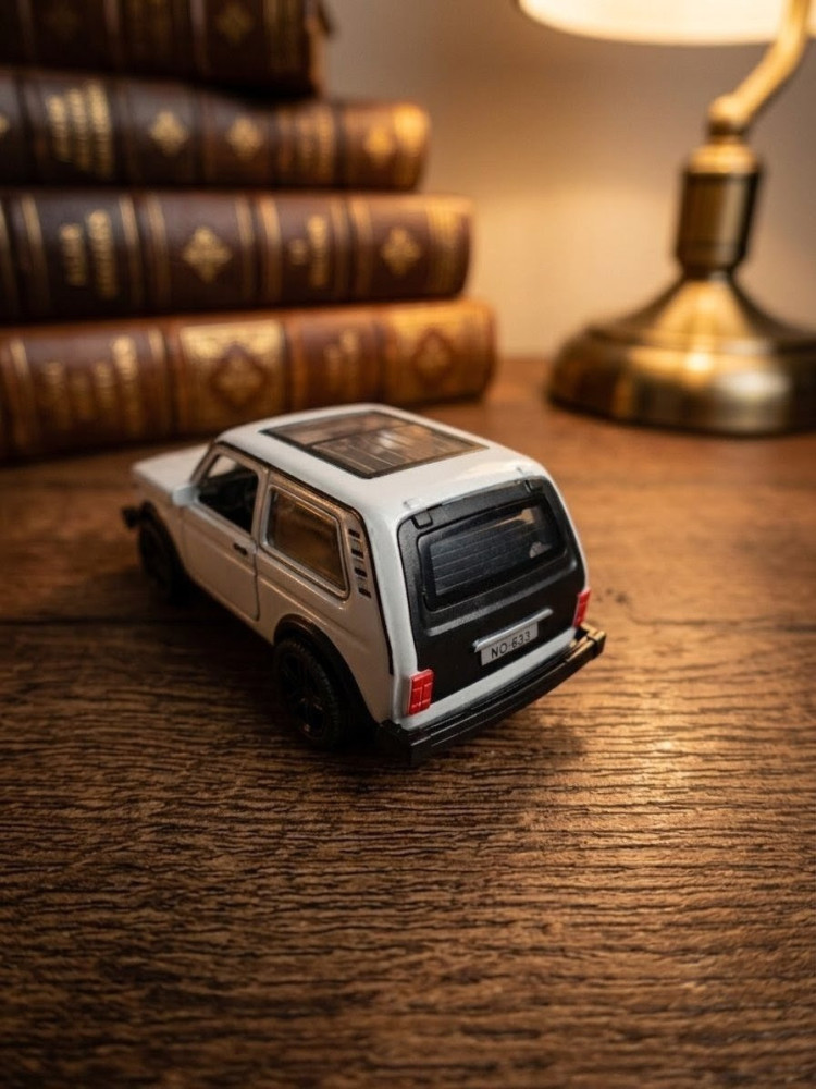 Soviet Legend: Classic Lada Niva 1:32 Scale Diecast Miniature