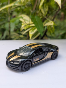 Bring home the hypercar dream with this Bugatti Chiron 1:43 scale miniature