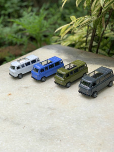 1:32 UAZ 452 "Bukhanka" Van - Retro Metal Pull-Back