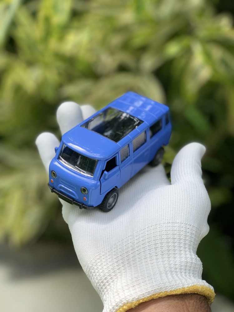 1:32 UAZ 452 "Bukhanka" Van - Retro Metal Pull-Back