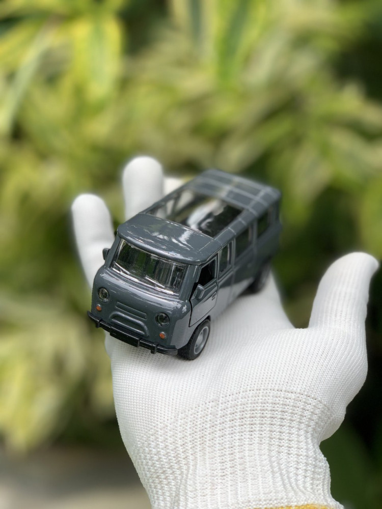 1:32 UAZ 452 "Bukhanka" Van - Retro Metal Pull-Back