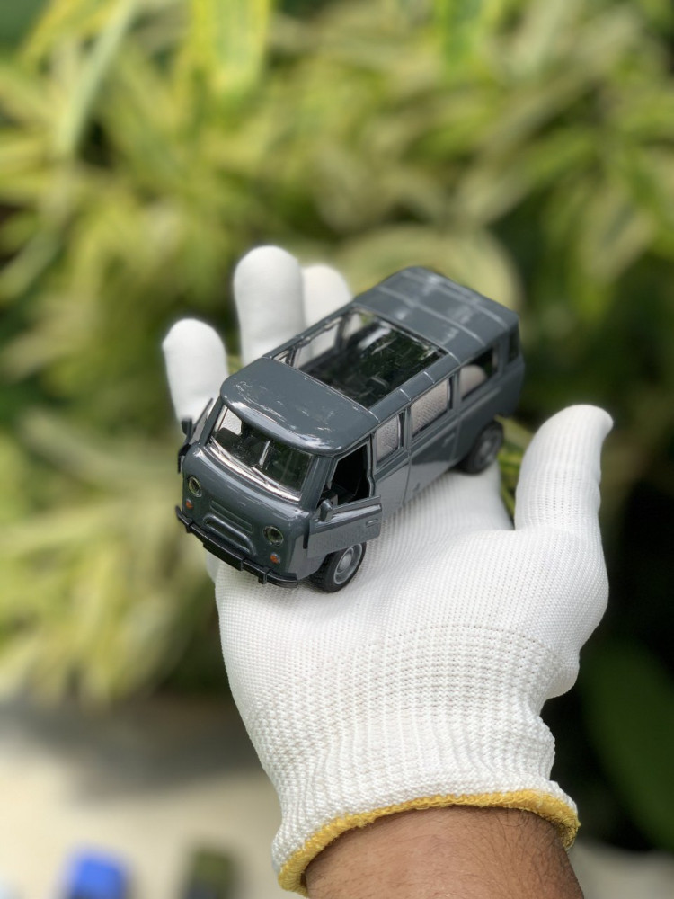 1:32 UAZ 452 "Bukhanka" Van - Retro Metal Pull-Back
