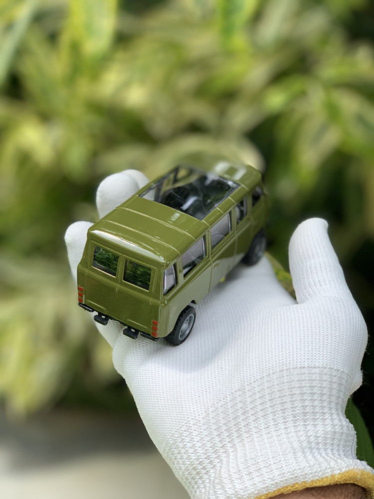 1:32 UAZ 452 "Bukhanka" Van - Retro Metal Pull-Back