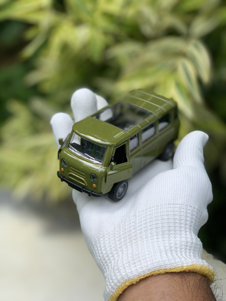 1:32 UAZ 452 "Bukhanka" Van - Retro Metal Pull-Back